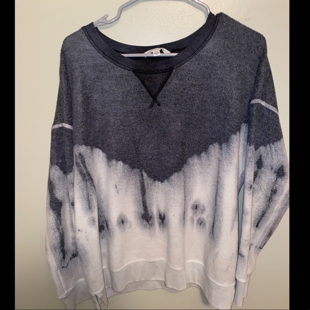 AE Grey/White sweater